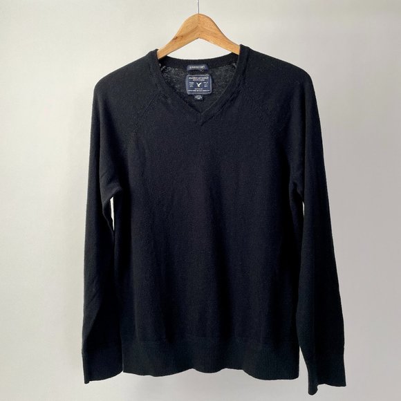 Men's American Eagle Seriously Soft Classic Fit Black V Neck Sweater, Size M - Picture 1 of 7